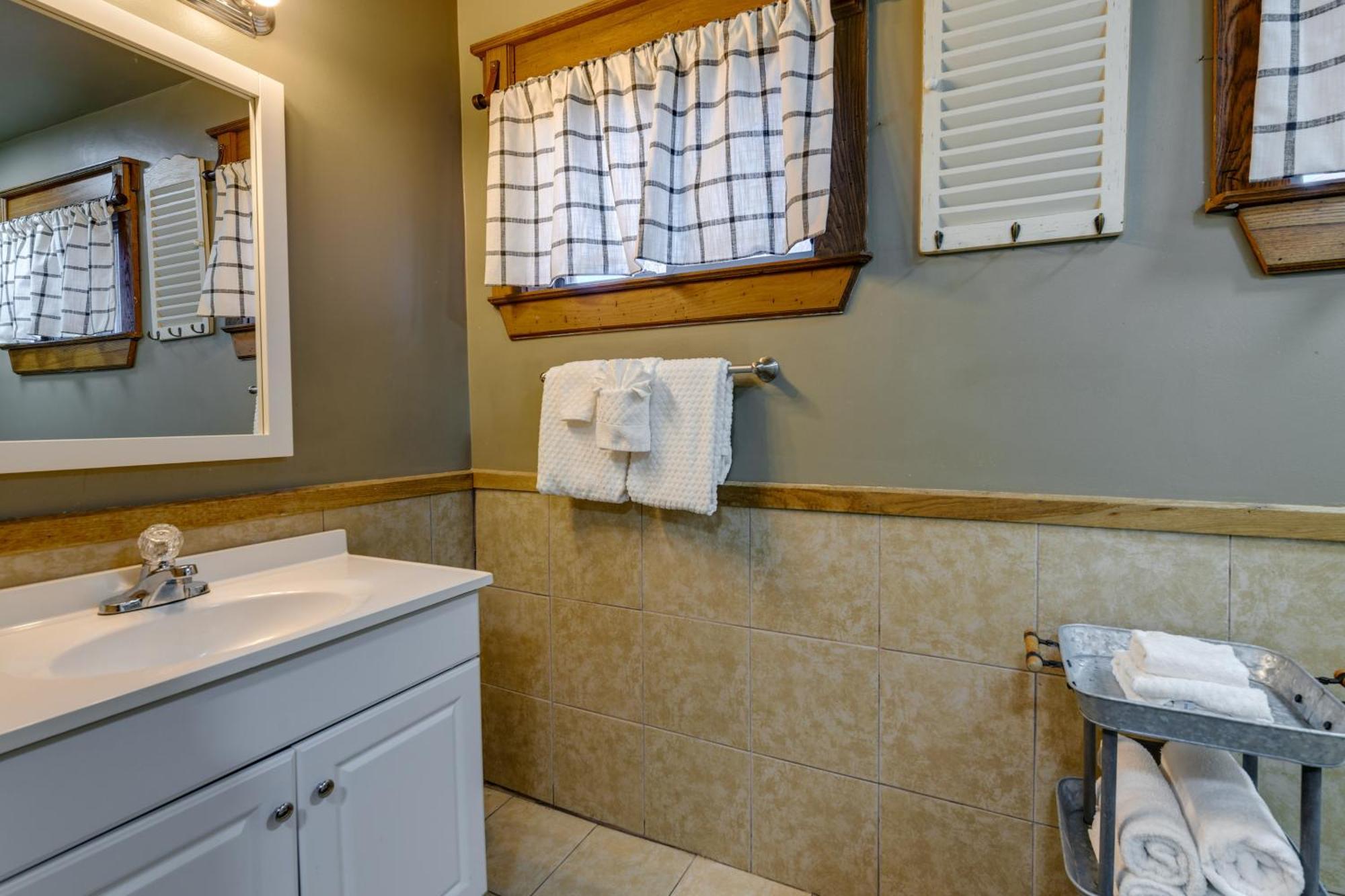 Bryson City Vacation Rental With Pool And Hot Tub! Exterior photo